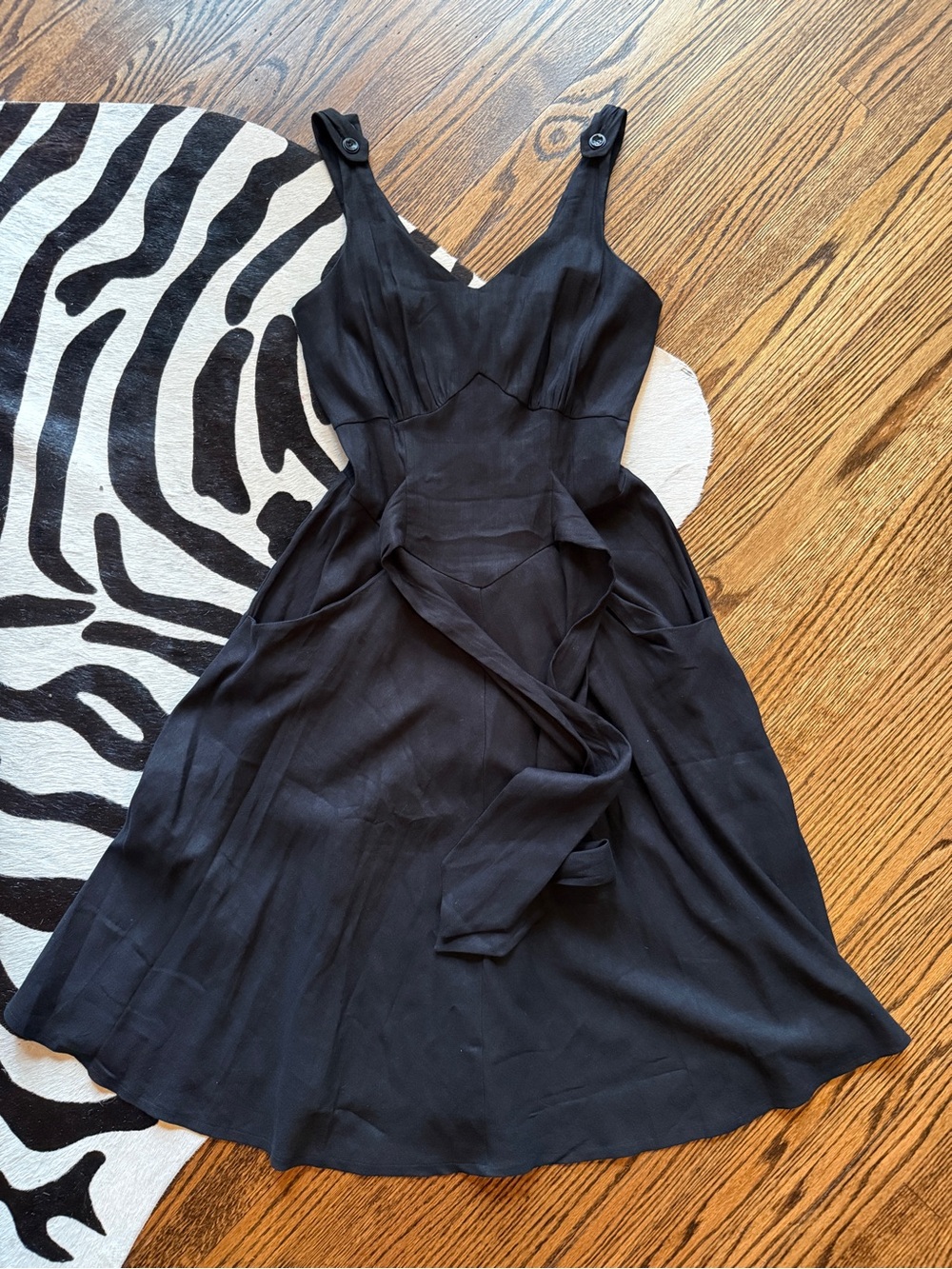 Emmy Design Sweden  Black Midi A-Line V-Neck Dress with Tie Waist